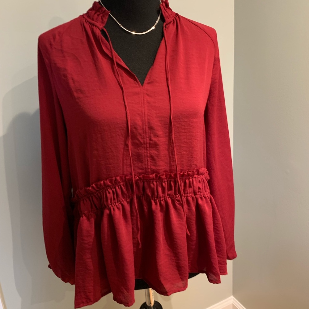 Beautiful high low anne taylor top—perfect for upcoming holiday season